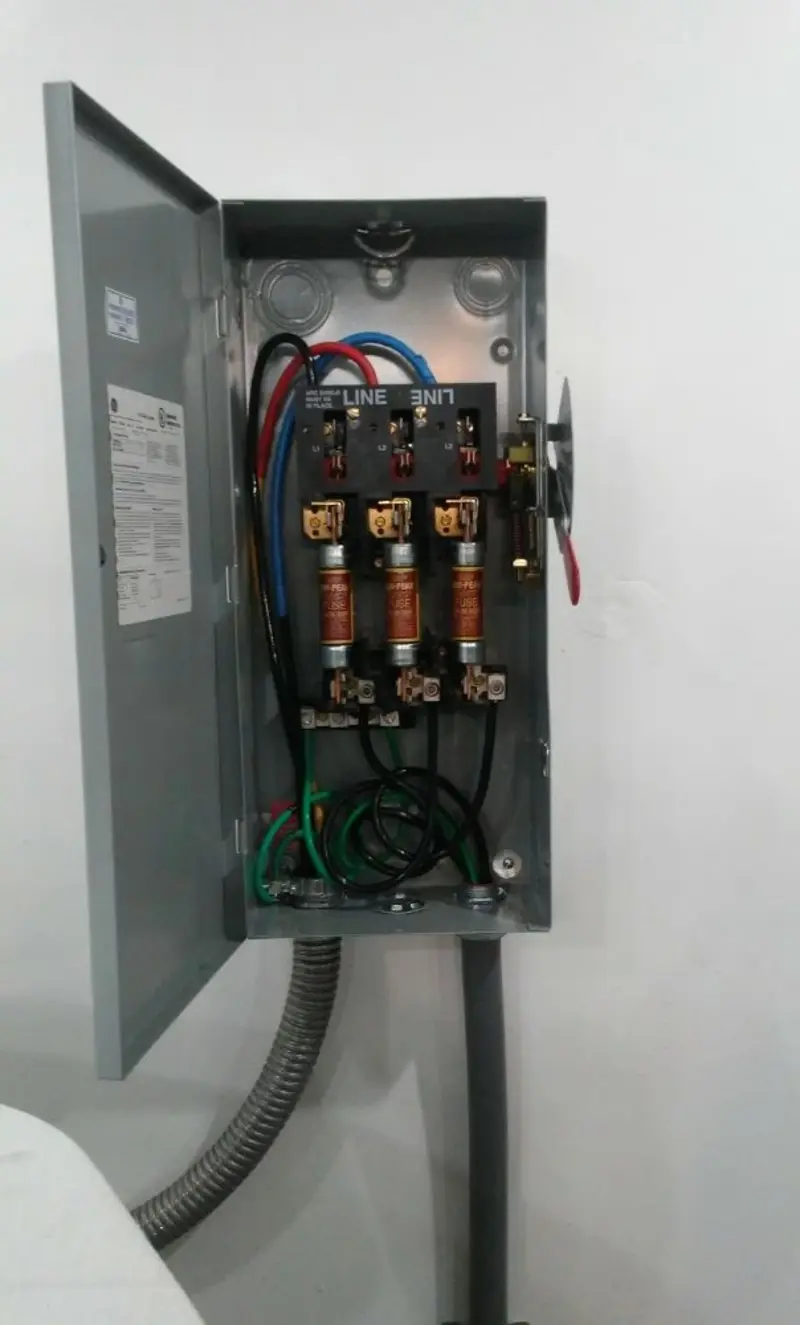 Three-phase disconnect switch installed for Smoke Detector Installation in Hewitt